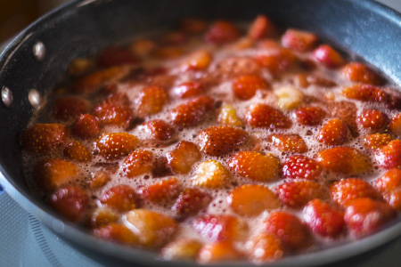 いちごジャム作り